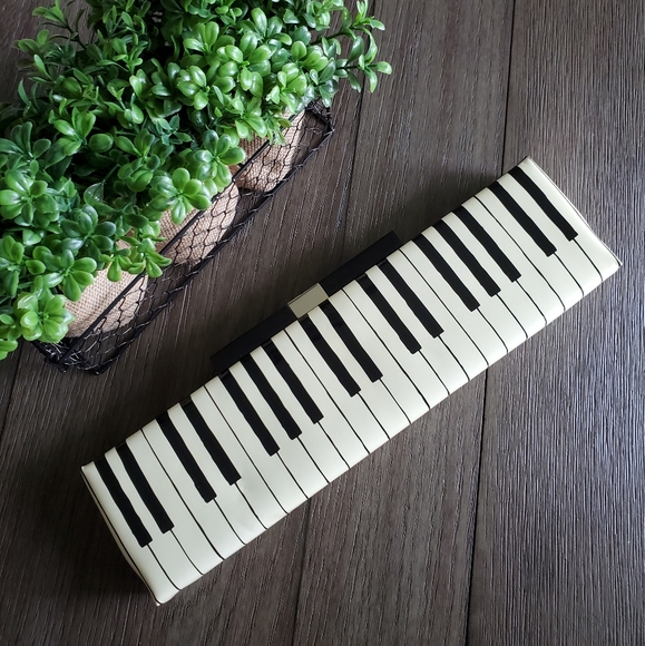 kate spade Handbags - Kate Spade Farrah recital piano clutch bag purse